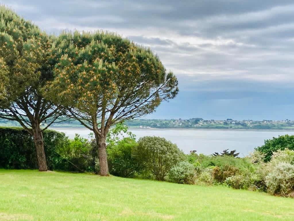 Kermartin - Maison De Famille Avec Vue Sur La Baie De Morlaix Plouézocʼh Екстериор снимка